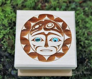 Box Bentwood, Raven & Sun Design