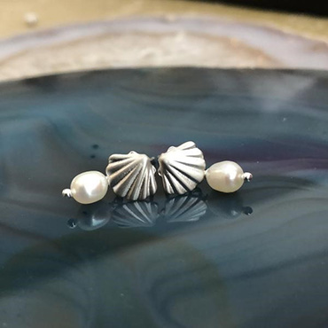HD, Silver Shell, Pearl Earrings